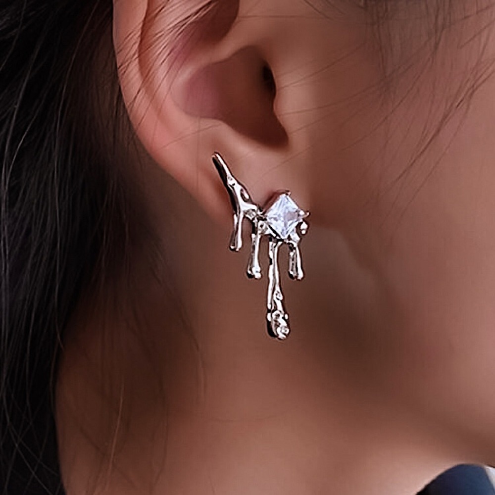 ⚜️𝟯𝟬%𝗢𝗙𝗙 𝗯𝘂𝗻𝗱𝗹𝗲𝘀 𝟯+⚜️ NEW Oozing Rhinestone Contemporary Drop Earrings - Picture 1 of 16